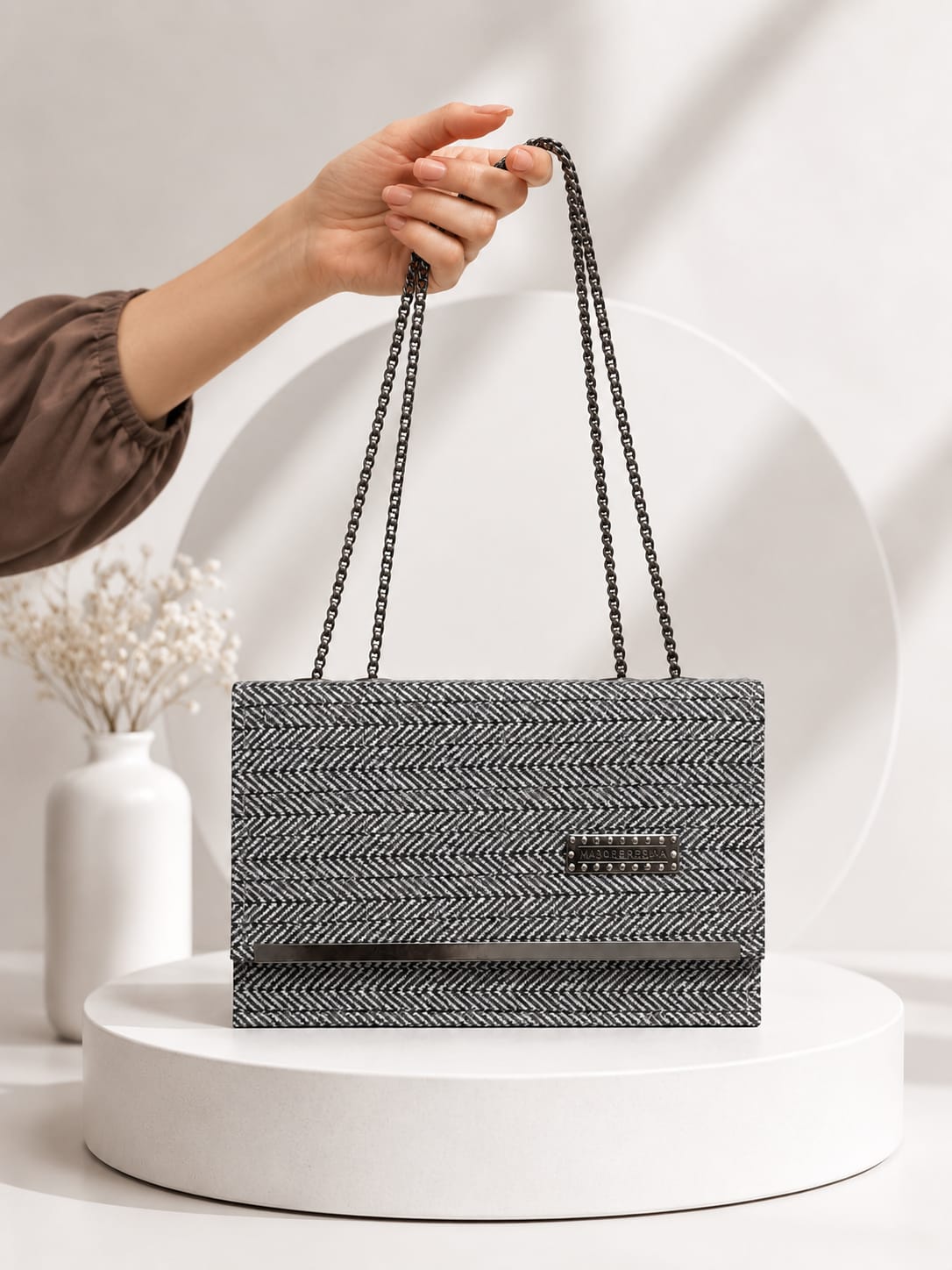 Elegant Herringbone Texture Chain Bag - Sophisticated Grey